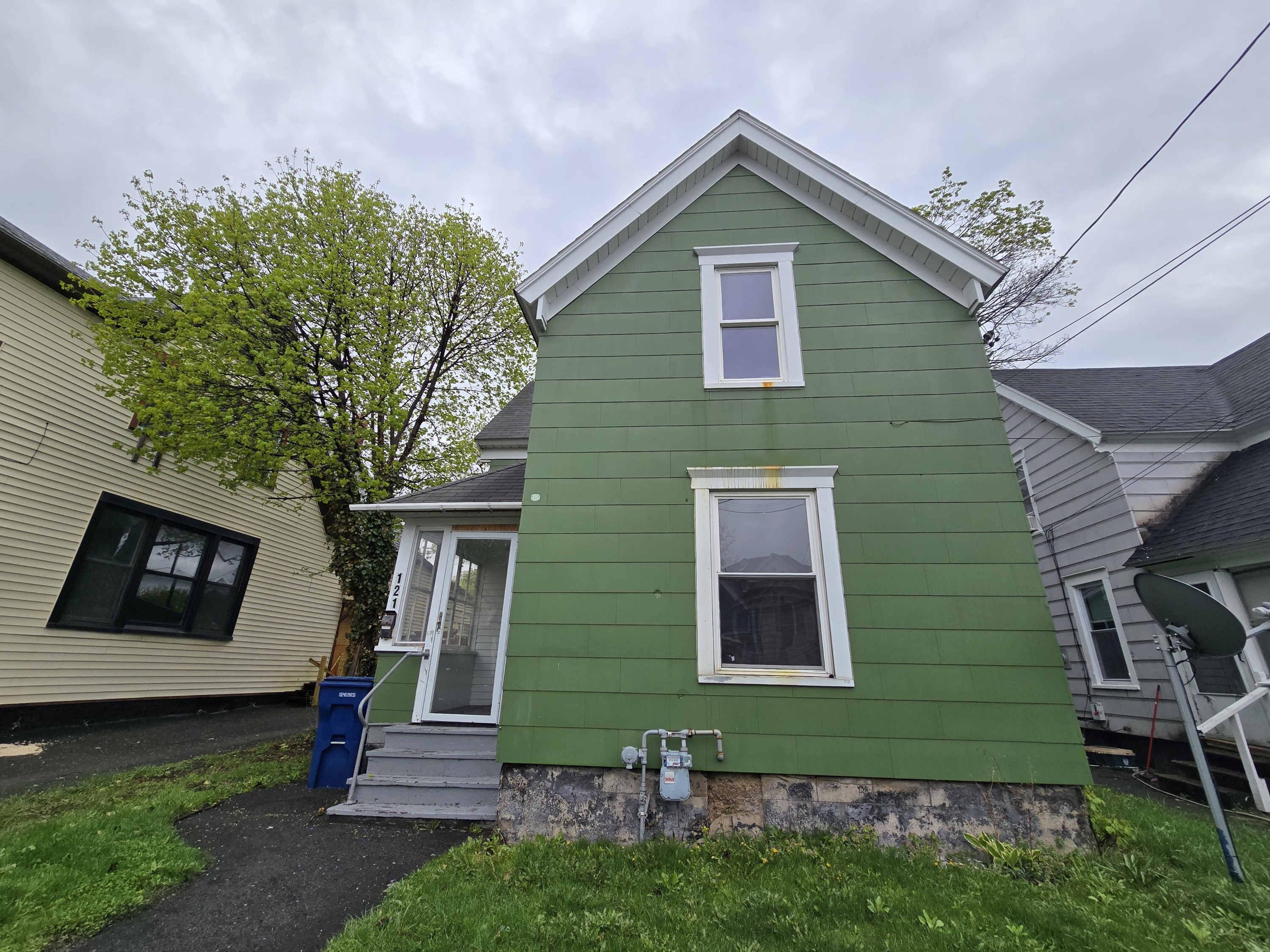 121 West End Drive
